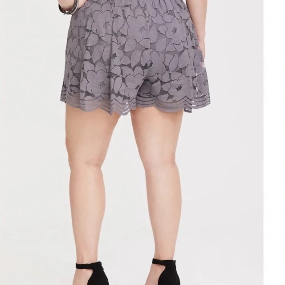 Torrid gray floral lace shorts - Picture 2 of 6